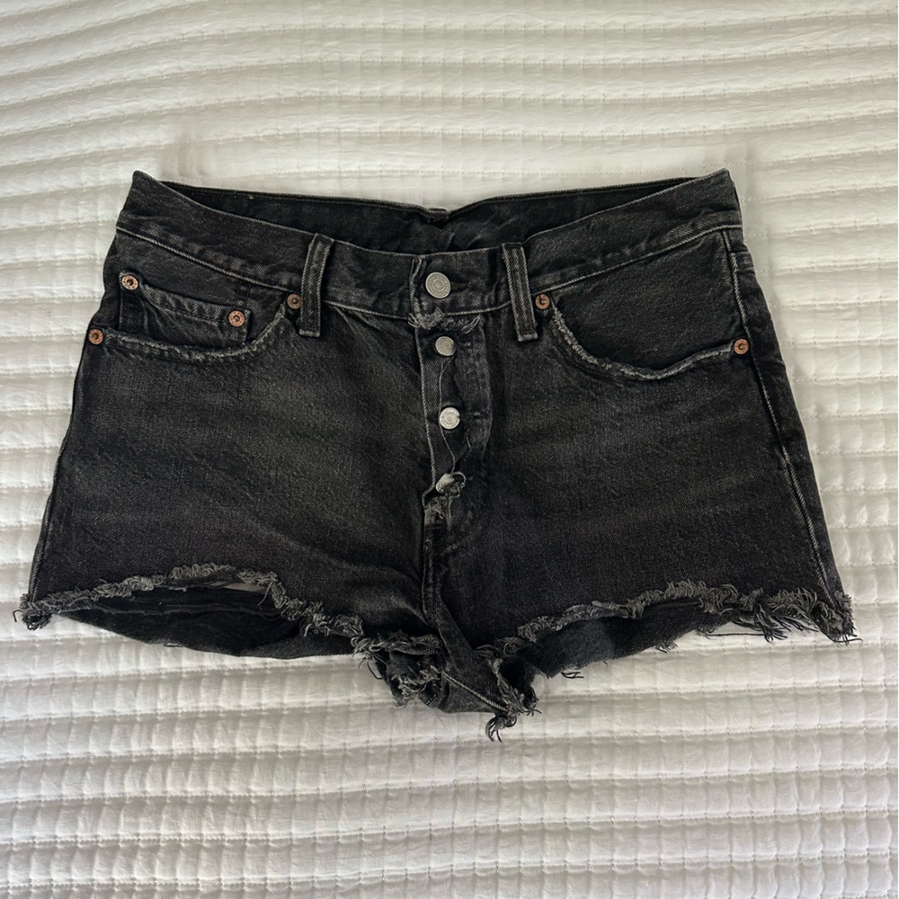 Levi’s Black Denim Frayed Hem Women Shorts - size 27